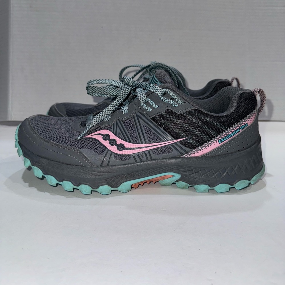 Sacony Women’s Excursion Trail 14 Running Shoe Size 8.5 Excellent condition